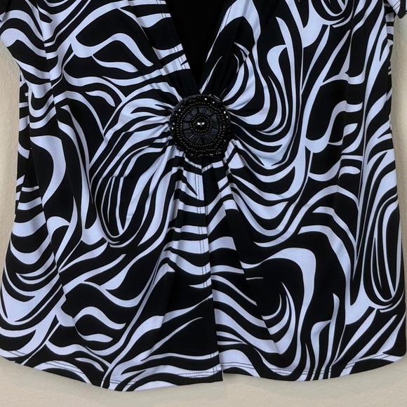 Notations Black/White Zebra Print Stretch Pullover Blouse w/ Built In Cami - Picture 3 of 13